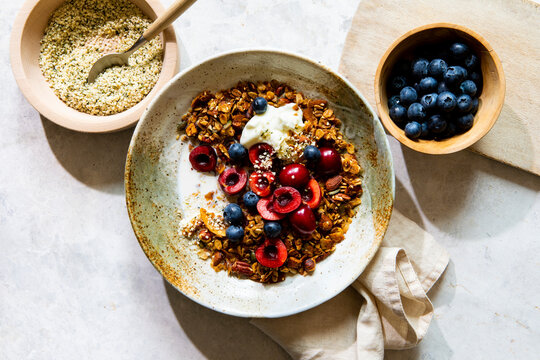 Granola with hemp seed, fruit and yoghurt