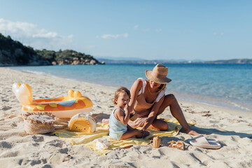 Naklejka premium Mother and Daughter on the Beach