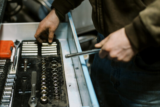 Hands of a mechanic 