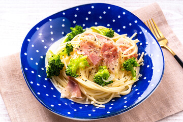 生ハムとブロッコリーのパスタ