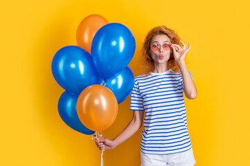 Fototapeta na wymiar cheerful woman with birthday balloon in sunglasses. happy birthday woman hold party balloons