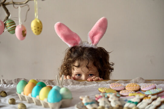 little girl near the easter decorated table
