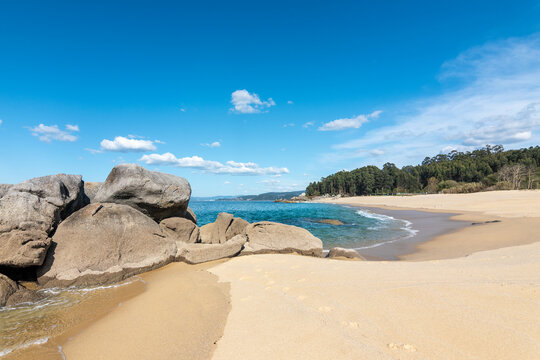 Playa de Tulla, en Bueu (Galicia, Espa&ntilde;a)