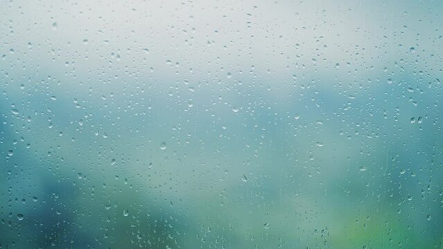 雨が滴る窓ガラスの動画