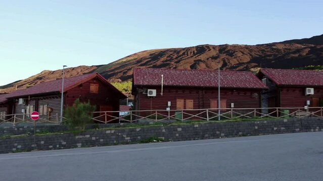 Etna - Panoramica dal piazzale all'alba