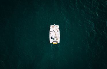 Fototapeta premium Yach sailing ocean