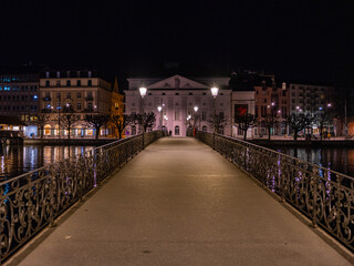 Fototapeta na wymiar view of the bridge in Lucerne at night
