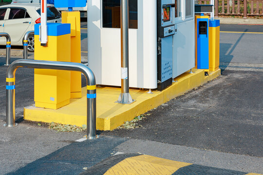 Yellow access system at the entrance to the parking lot.