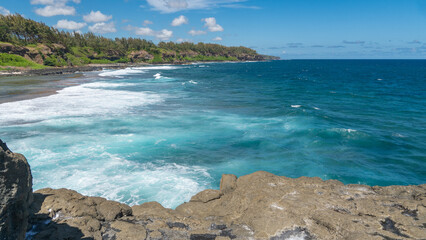 Eine wilde Küste im Indischen Ozean (Mauritius)