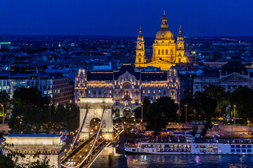 Fototapeta na wymiar Evening view of St. Stephen's Basilica and Szechenyi Lanchid bridge in Budapest, Hungary