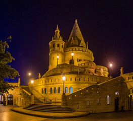 Obraz premium Evening view of Fisherman's Bastion at Buda castle in Budapest, Hungary