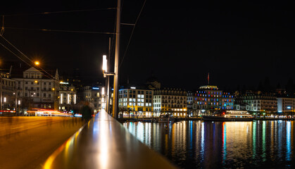 Fototapeta na wymiar view from the bridge to Lucerne at night