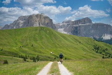 Fototapeta na wymiar Mountainbiking in the Dolomites