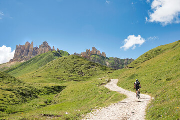 Fototapeta na wymiar Biking in the Dolomites