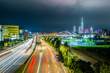 highway next to the river and taipei 101