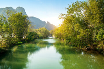 Fototapeta na wymiar The natural scenery of Yulong River in Yangshuo, Guangxi, China
