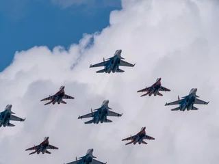 Fotobehang MOSCOW, RUSSIA - MAY 7, 2021: Avia parade in Moscow. group jet fighter aircraft MiG-35 and Su-30 in the sky on parade of Victory in World War II in Moscow, Russia © Arrows