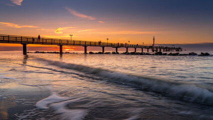 Seebrücke kurz nach Sonnenuntergang 