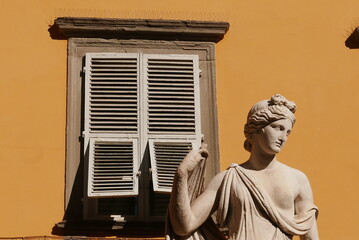Statue de nymphe à Lucca en Toscane. Italie