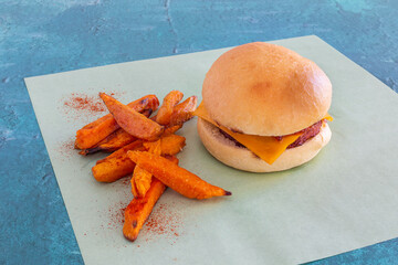Cheese burger vegan et frites de patates douces