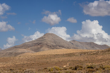 Fototapeta na wymiar Mountains in the central Fuerteventura