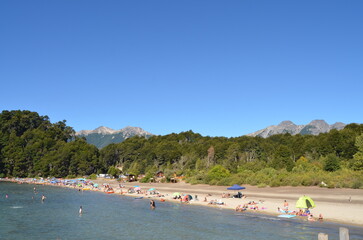 Fototapeta na wymiar beach lake, patagonia