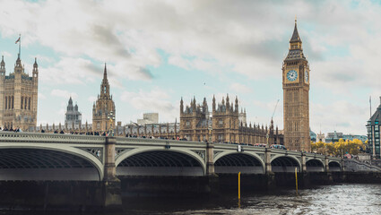 uk-london famous attractions Big Ben, Greenwich, Angel Light, Oxford Street, The Shard, churches, etc.