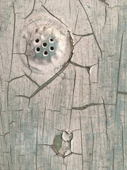 detalle de la ventilación de una vieja puerta de madera