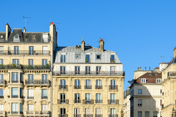 Fototapeta na wymiar Hausmannian Buildings on Ile Saint Louis , Europe, France, Ile de France, Paris, in summer on a sunny day.