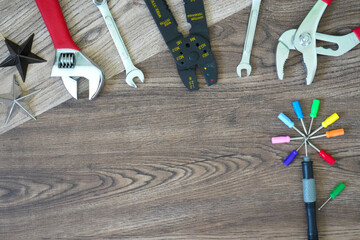 いろいろな種類の工具の背景画/コピースペースあり