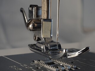 Fototapeta Macro de aguja de metal de máquina de coser obraz