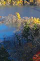 紅葉のシュウパロ湖（夕張市）