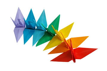 連なるカラフルな七色の折り鶴。透過背景。