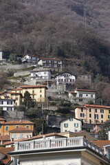 Fototapeta na wymiar Houses around lake Como in Italy