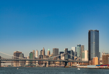 Fototapeta na wymiar Brooklyn bridge and New York city on clear day