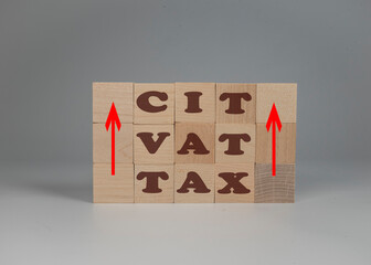 Zmiana podatku VAT, CIT, podwyżka, obniżka. Klocki z napisem Tax VAT, CIT.