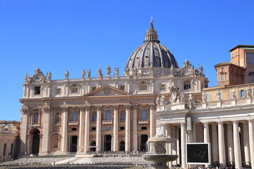 Obraz premium St. Peter's Basilica Exterior View in Rome, Italy
