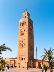 Obraz premium Koutoubia - Kutubiyya Mosque in Marrakesh on a sunny winter morning