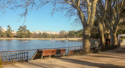 some people rowing in a lake in Madrid