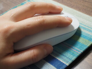 hand with mouse