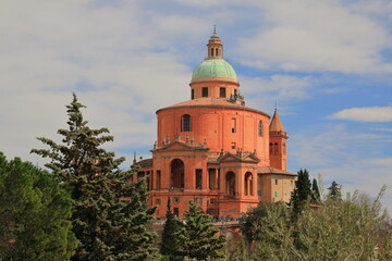 Fototapeta na wymiar View from the Bolognese hills to the Sanctuary of the Madonna di San Luca Sunday afternoon.