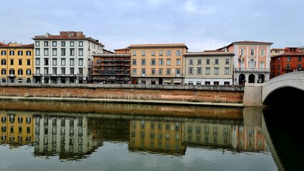 Naklejka premium Pisa, Italy - February 25, 2023: View of the medieval town of Pisa from bridge 