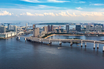 Obraz premium Aerial view of the Rainbow Bridge in Odaiba, Tokyo, Japan