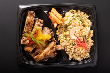チャーハン＆油林鶏の弁当
