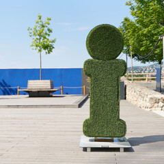 grünes Symbol als Hinweis für eine Tourist Information auf dem Burgberg in Budapest - 585483883