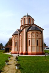 Fototapeta na wymiar new orthodox church in the village