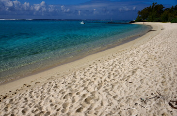 Obraz premium Pointe D’Esny - Paradise Beach, South East Coast of Mauritius, picturesque, tropical paradise stretches from Blue Bay to the colorful village of Mahebourg