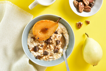 Oat porridge with caramelized pear and chocolate pieces