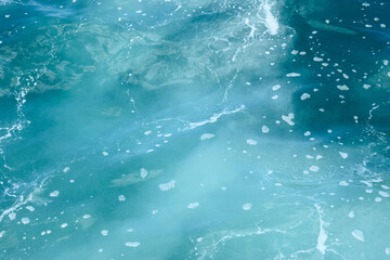 Naklejka premium Natural background of blue foaming sea water