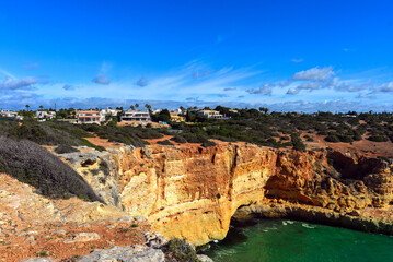 Fototapeta na wymiar Die Felsalgarve bei Carvoeiro (Algarve, Portugal)
